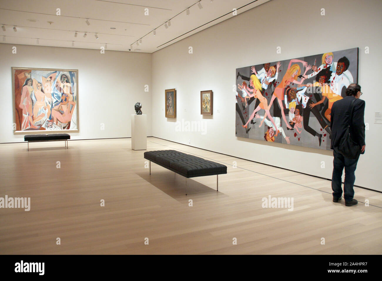 New York, USA. Oct 11, 2019. Les peintures "Les Demoiselles d'Avignon" de Pablo Picasso (l) et 'peuple Américain Series # 20 : Die' par la foi Ringgold accrocher dans une chambre dans le musée d'Art Moderne MoMA est l'un des plus célèbres musées d'art dans le monde et l'une des plus grandes attractions touristiques de New York. En raison de la surpopulation constante qu'il avait à se développer et à proximité pendant quatre mois. Maintenant, le MoMA est de retour - complètement rechapés. (Dpa 'Bonjour' : 'complètement renouvelé New York MoMA retour rapports') Credit : Christina Horsten/dpa/Alamy Live News Banque D'Images