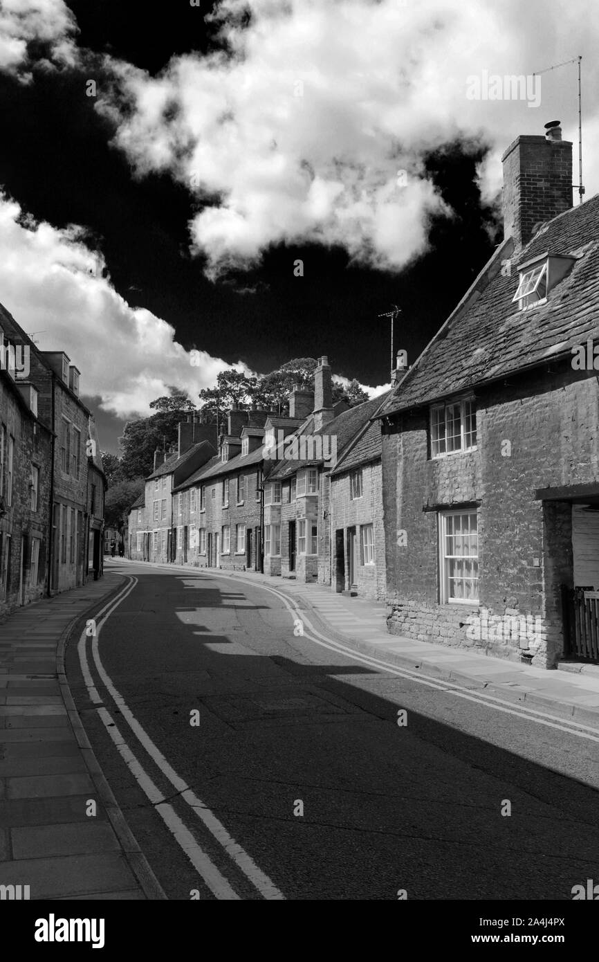 Street view en Castel Guelfo di Bologna Ville, Northamptonshire, Angleterre, Royaume-Uni Banque D'Images