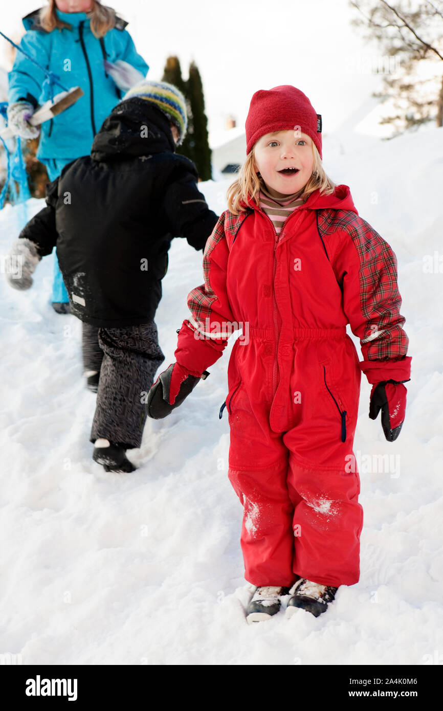 Portrait des enfants dans la neige Banque D'Images