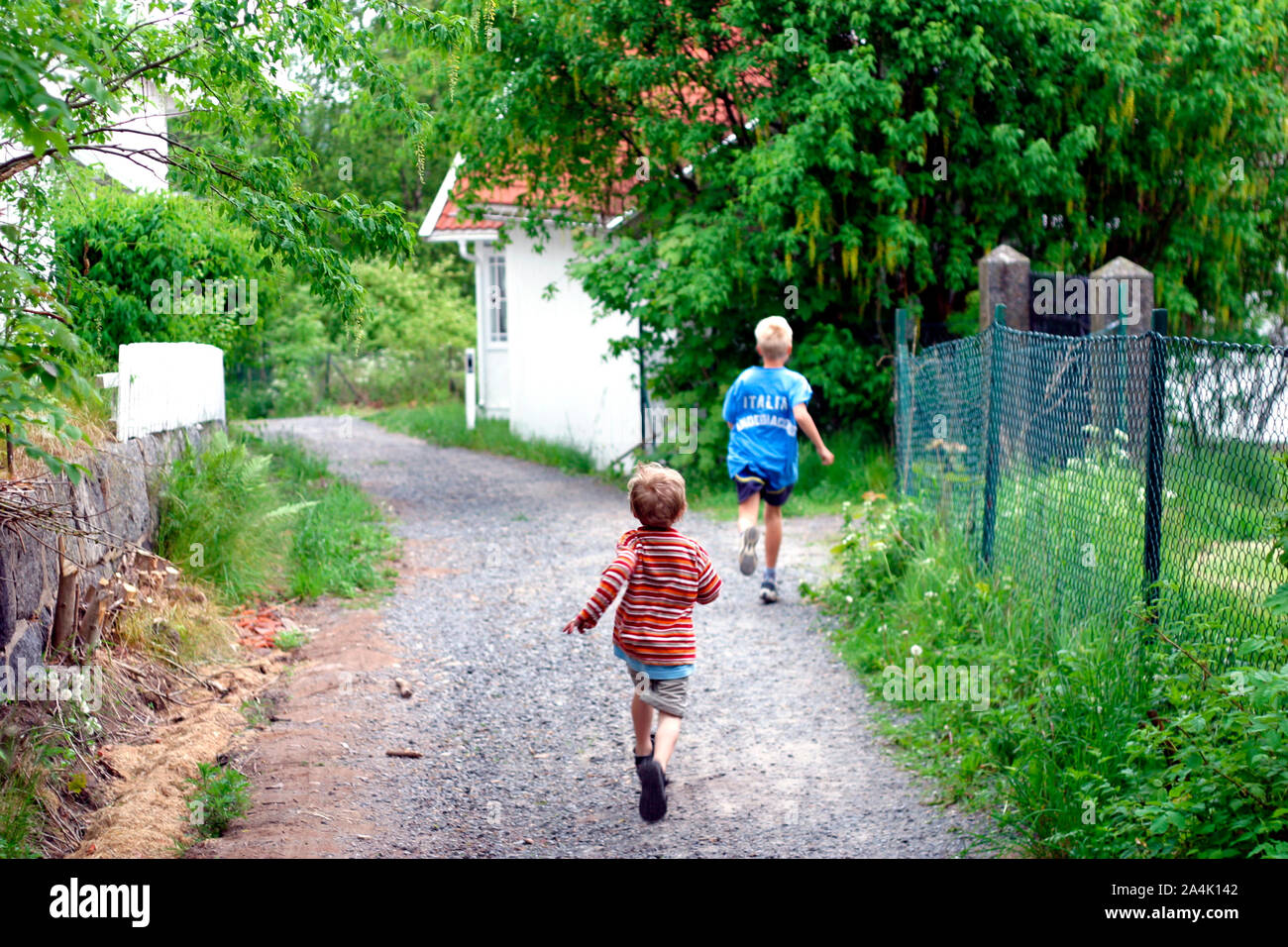 En arrivant à la maison d'été Banque D'Images