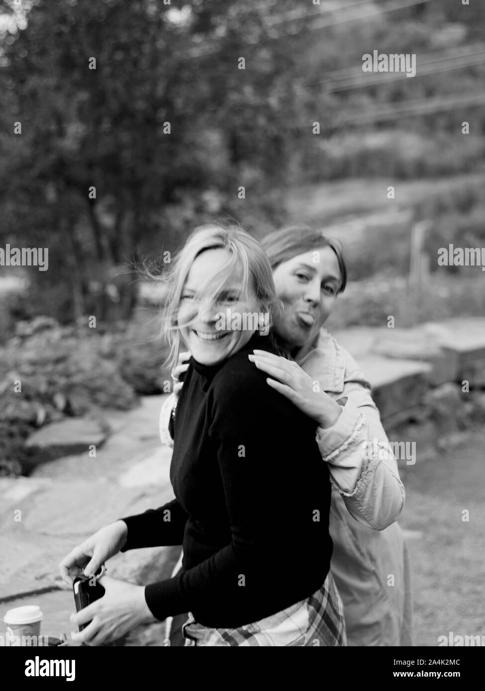 Les femmes des taquineries Banque D'Images