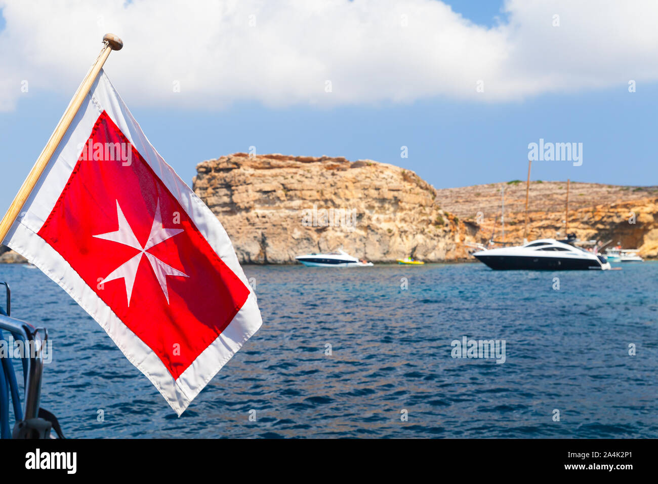Le marchand de Malte drapeau monté sur un yacht de Stern Banque D'Images