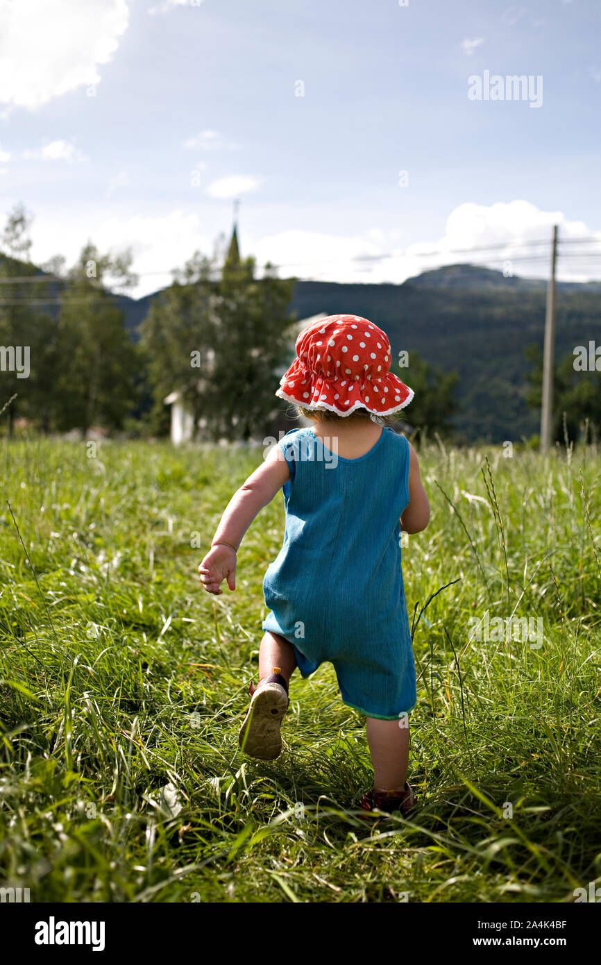 Enfant avec Red Hat Banque D'Images
