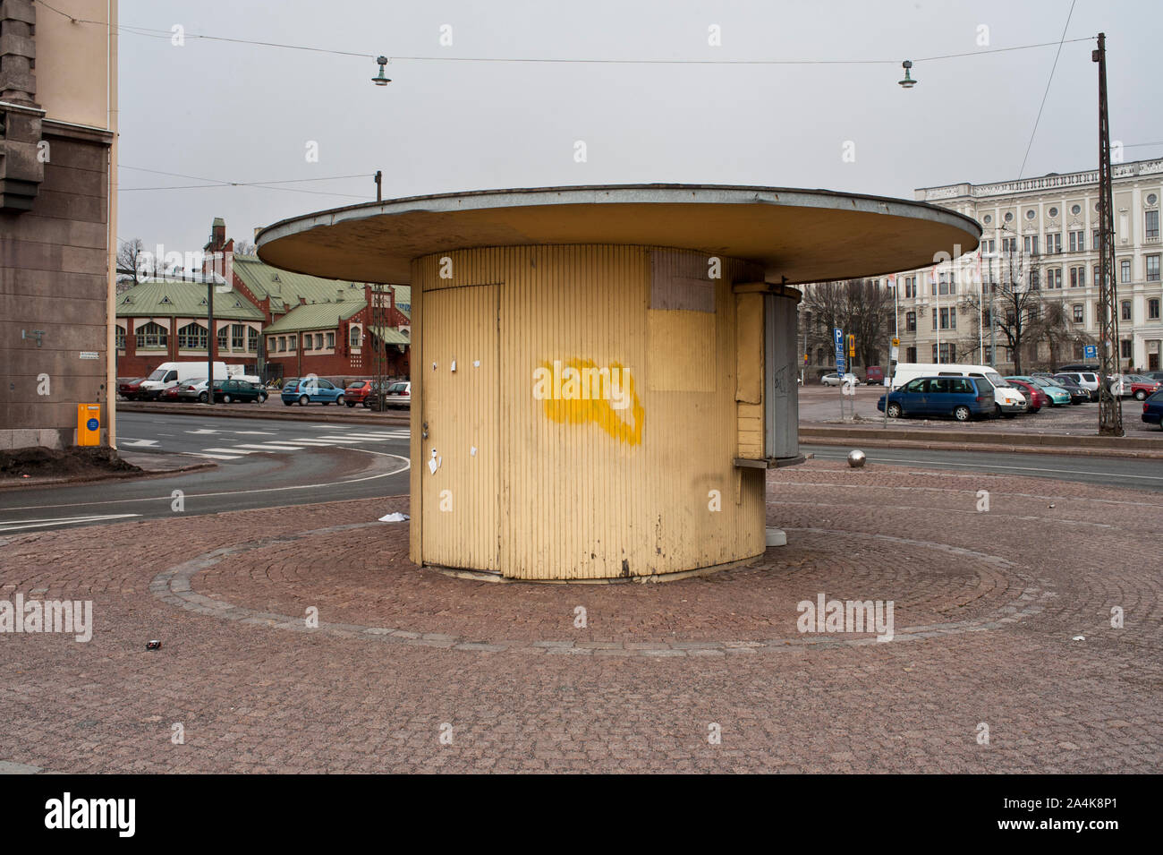 Un hangar jaune à Helsinki Banque D'Images