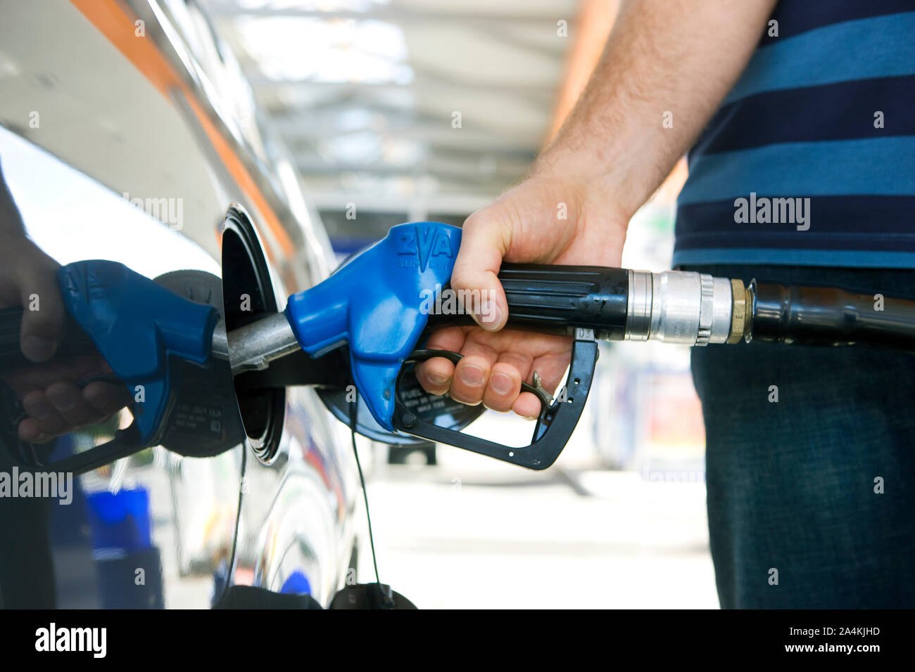 Remplissage du réservoir de carburant Banque D'Images