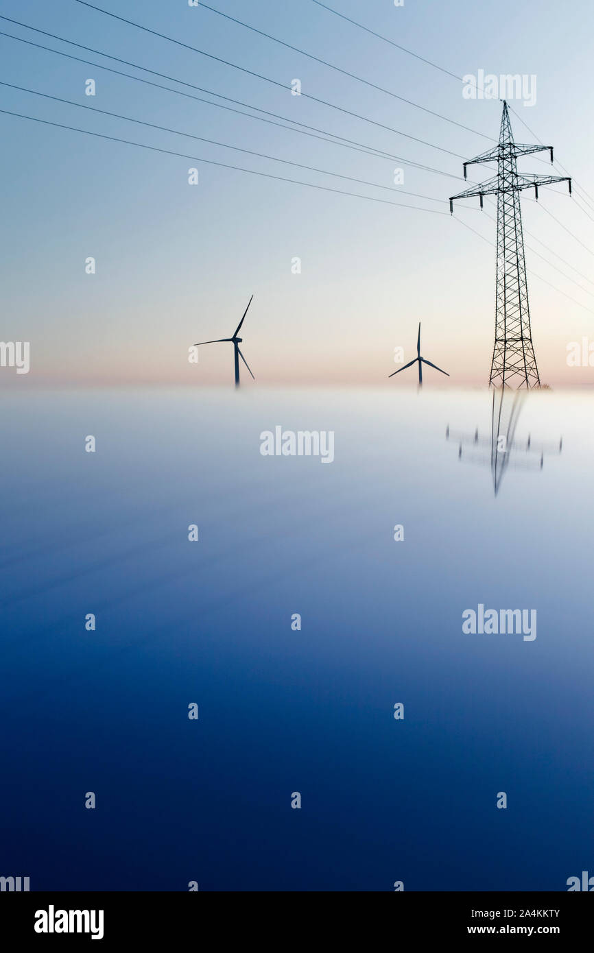 Ferme éolienne. La vie en vert Banque D'Images Ferme éolienne. La vie en vert Banque D'Images