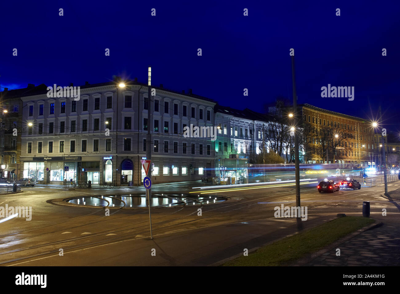 Lapsetorvet square à Oslo par nuit Banque D'Images