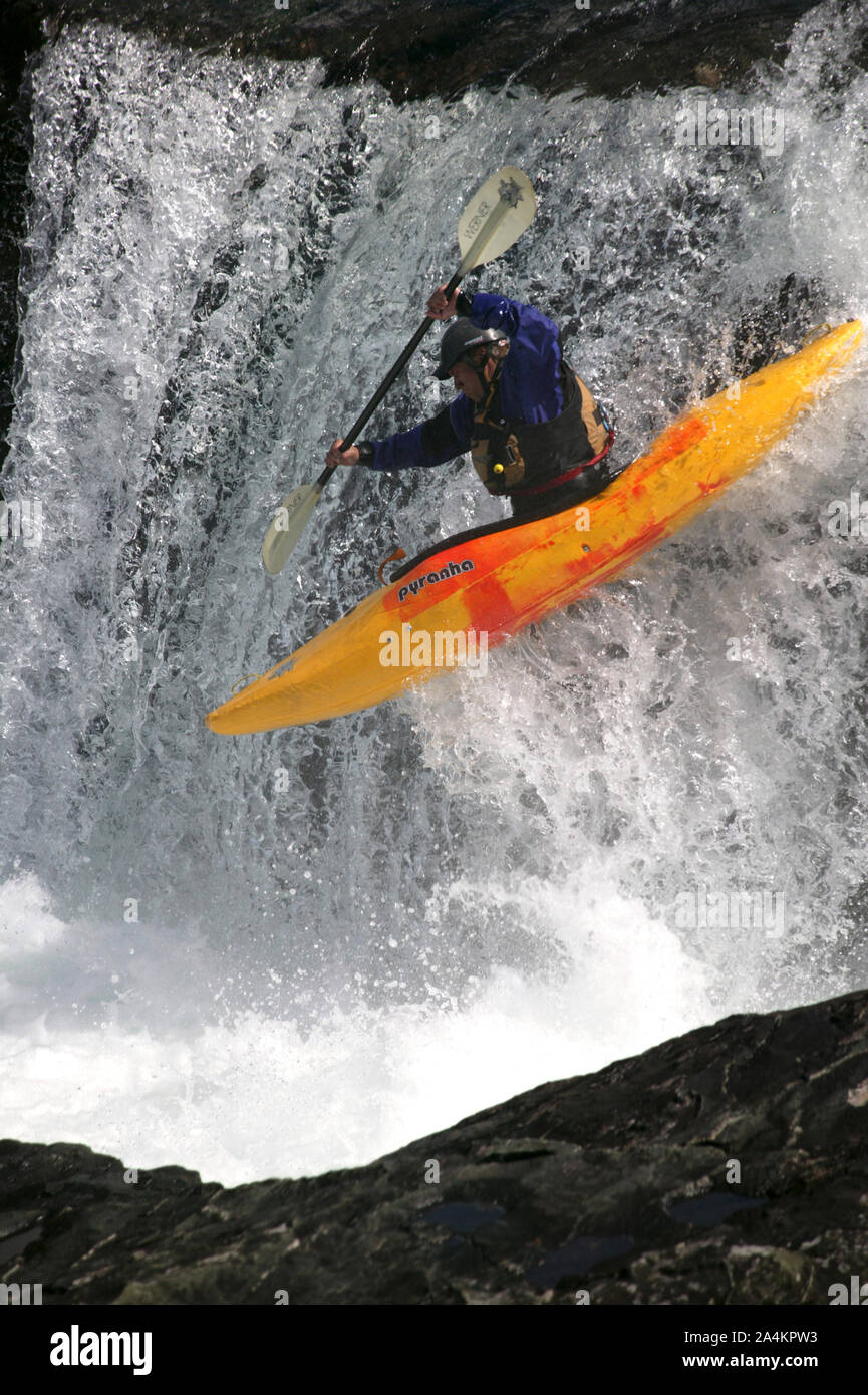 Kayak en eau vive Banque D'Images