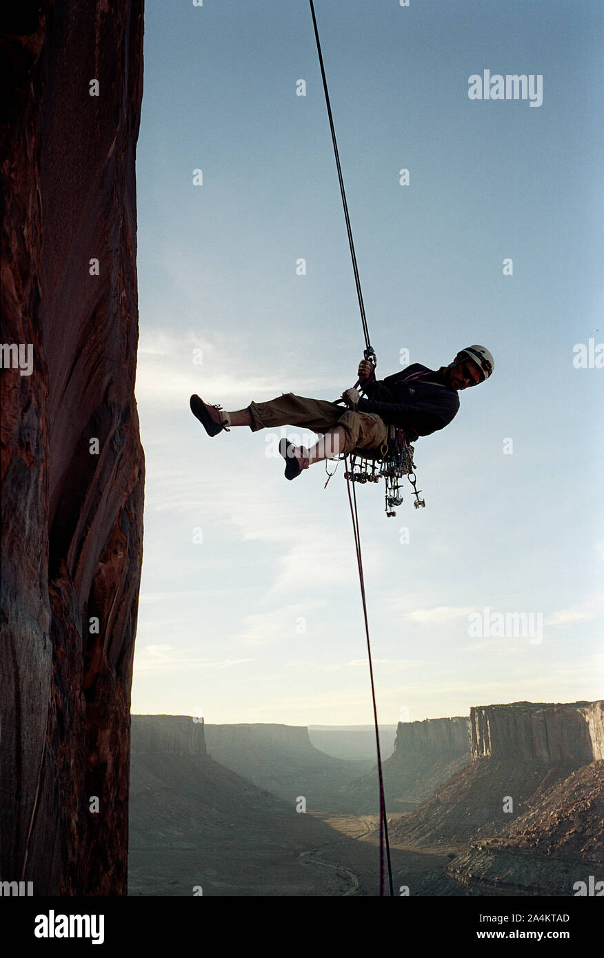 L'escalade à Moïse, Canyonlands National Park, Utah, USA - La descente en rappel et le rappel Banque D'Images