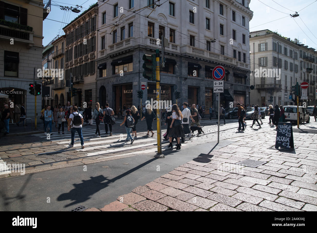 Milan, Italie - 21 septembre 2019 : La Via Montenapoleone à Milan. Fashion week shopping Banque D'Images