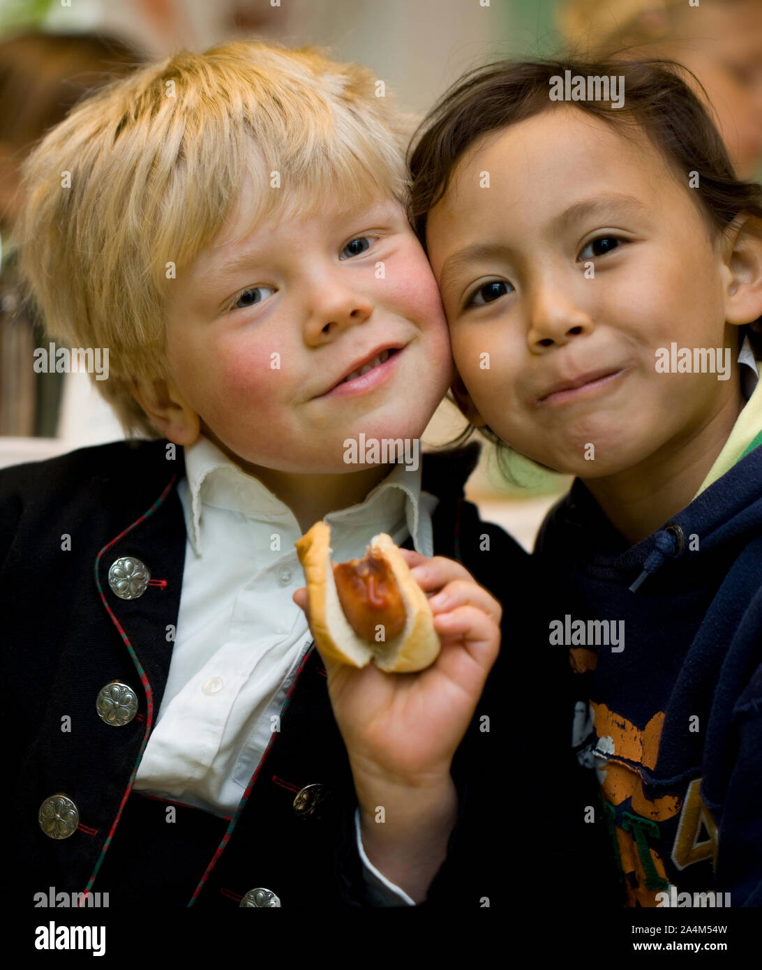 Les garçons célébrant 17 mai en Norvège Banque D'Images