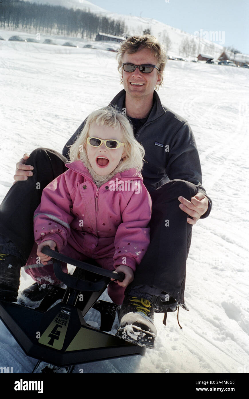 Jouer dans la neige Banque D'Images