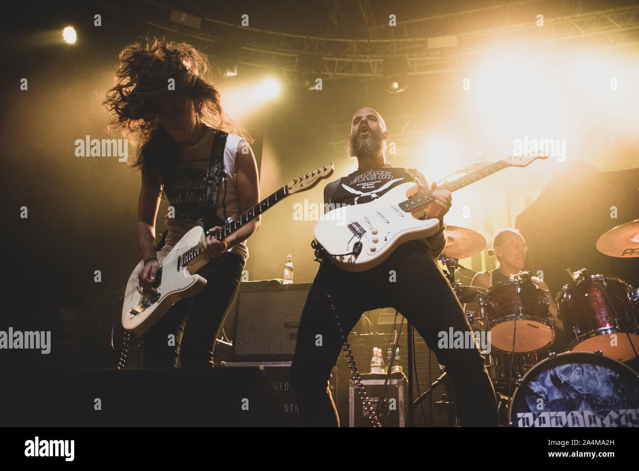 FABRIQUE, Milano, Italie - 2019/10/14 : Gina Gleason (L) et John Dyer Baizley (R) de l'american band La Baronne en live sur scène à Fabrique, ouverture pour Isabelle Boulay Banque D'Images