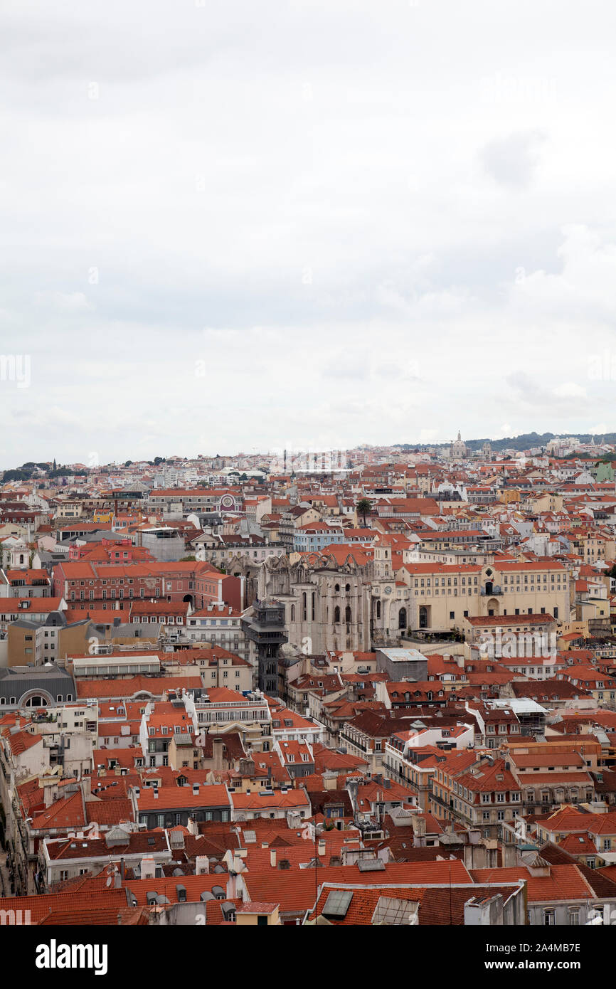 Vues des toits de Elevador Castelo à Lisbonne, Portugal Banque D'Images