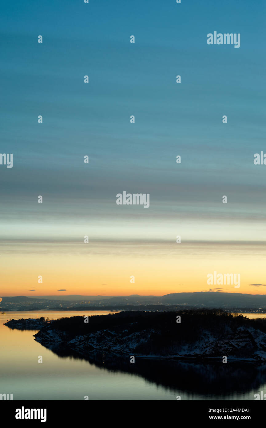Coucher du soleil par le fjord d'Oslo Banque D'Images