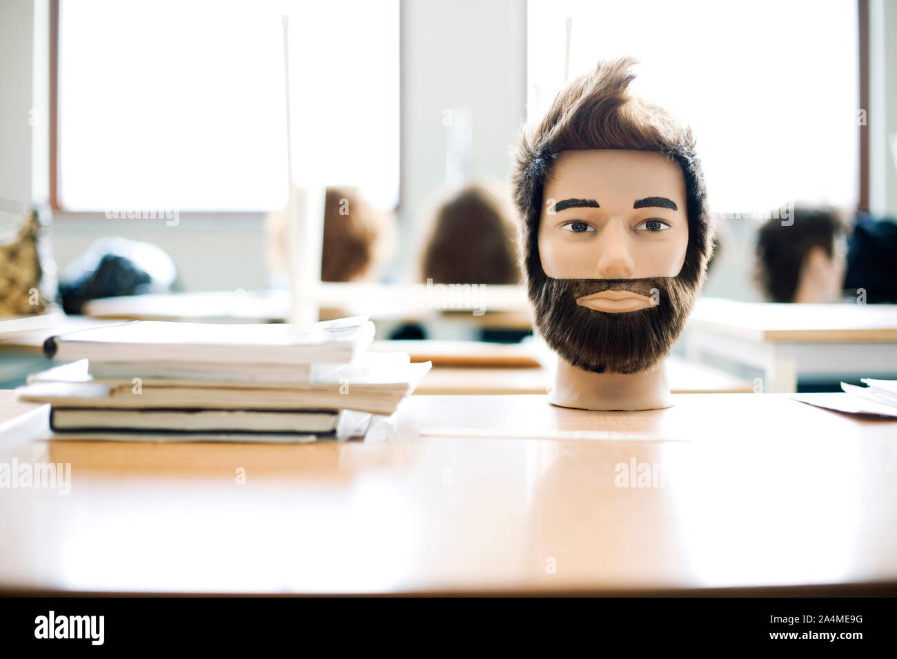 Faites défiler pour coiffeurs - . La coiffure, la mode, le style, absurde, drôle, barbu, barbe complète Banque D'Images Faites défiler pour coiffeurs - . La coiffure, la mode, le style, absurde, drôle, barbu, barbe complète Banque D'Images