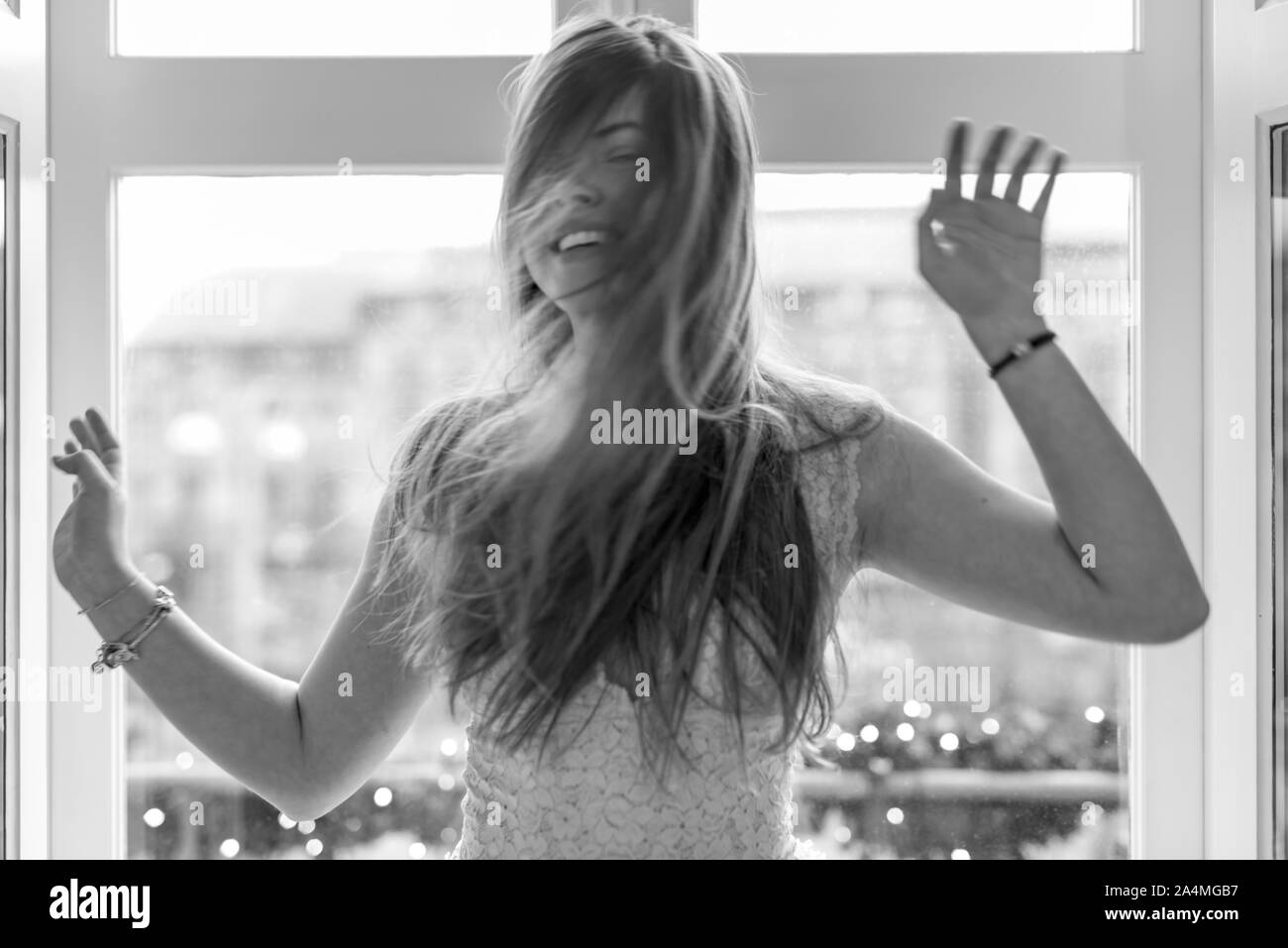 Happy young woman with arms up Banque D'Images