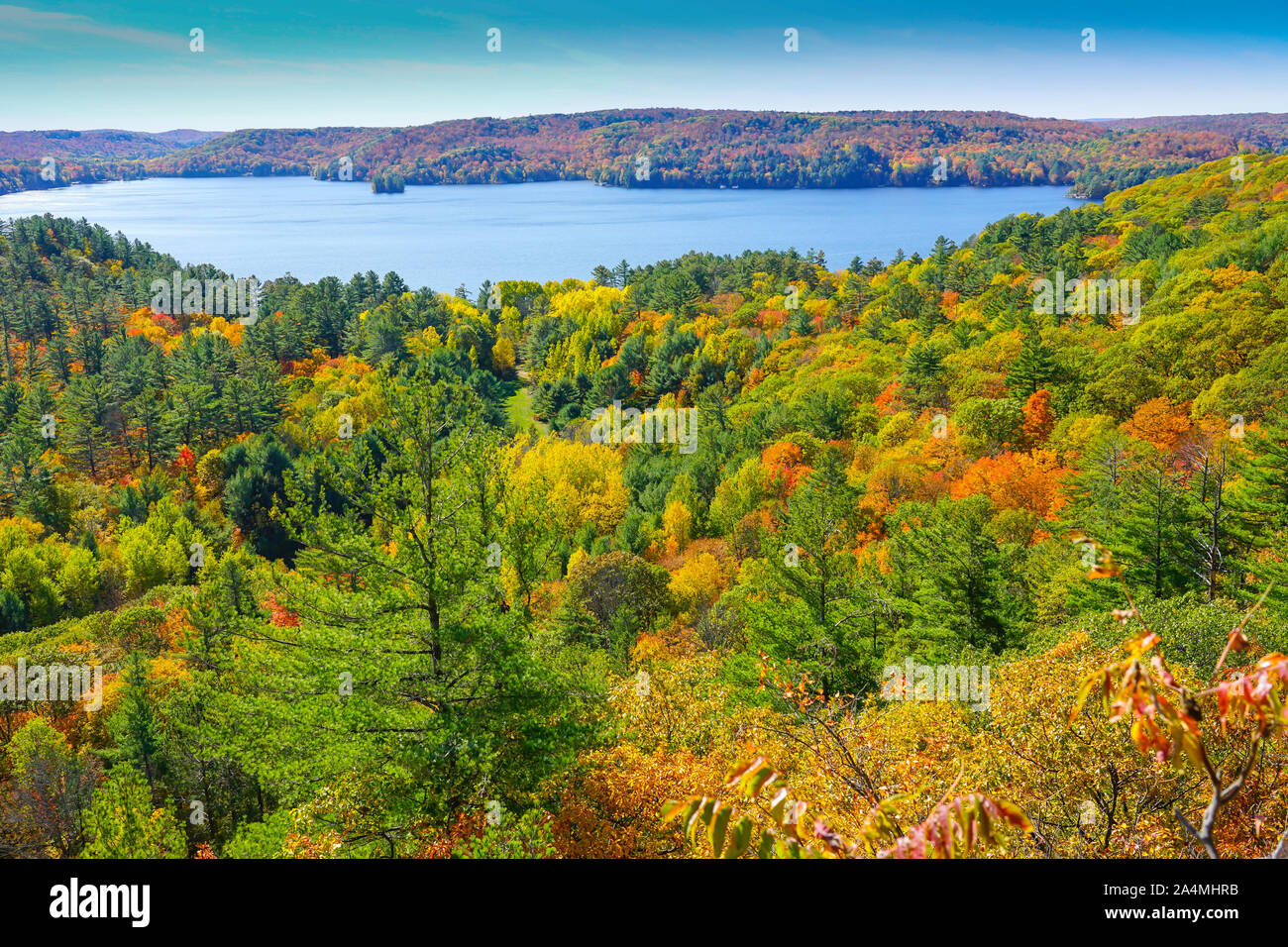 La ville de Dorset en Ontario, Canada à l'automne ou à l'automne saison avec vues colorées et beaucoup de touristes dans la tour de guet et de vigie à l'hill. Banque D'Images