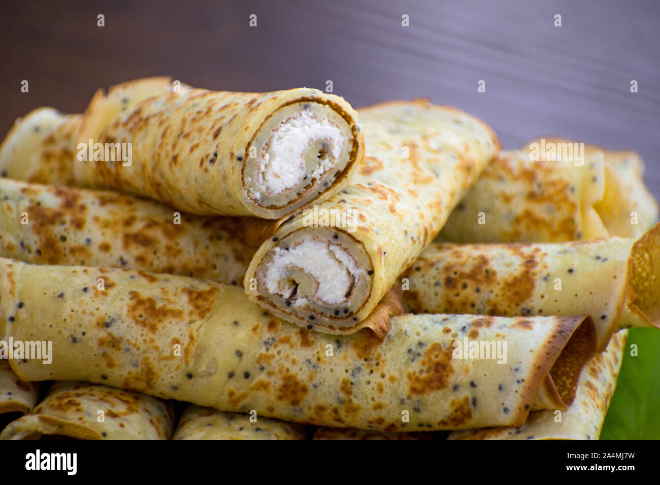 Crêpes avec petits pains au fromage cottage. Crêpes au fromage. Shrovetide. Banque D'Images