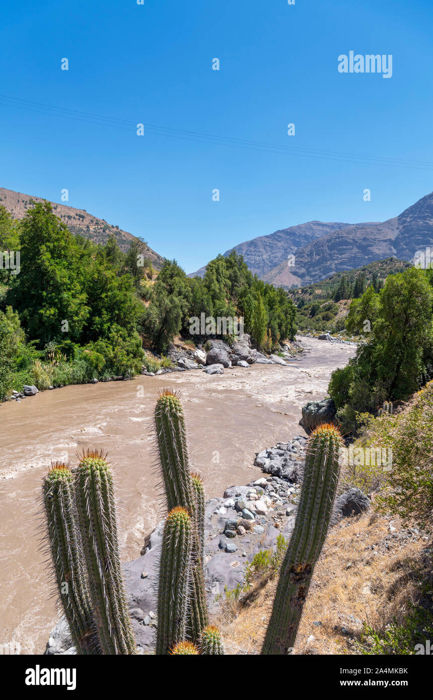 Le Chili, cajón del Maipo. Le fleuve Maipo près de San José de Maipo Maipo, Canyon, les montagnes des Andes, Chili, Amérique du Sud Banque D'Images
