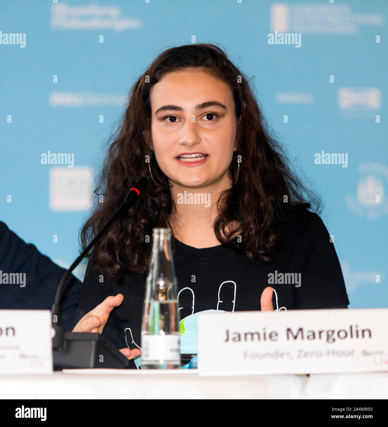 Copenhague, Danemark - 09 octobre, 2019 : Jamie Margolin de Seattle, USA, et fondateur de la mouvement Zero-Hours la parole lors du Sommet des maires du monde C40 conférence de presse d'ouverture à la mairie de Copenhague. Plus de 90 maires de certaines des plus grandes et des plus influentes villes représentant quelque 700 millions de personnes se réunissent à Copenhague du 9 au 12 octobre pour le C40 Sommet des maires du monde. L'objectif avec le sommet de Copenhague est de construire une coalition mondiale des villes les plus importantes, les entreprises et les citoyens que des rassemblements autour de l'action climatique ambitieux et radical. Aussi jeunes leaders de la récente Cl Banque D'Images