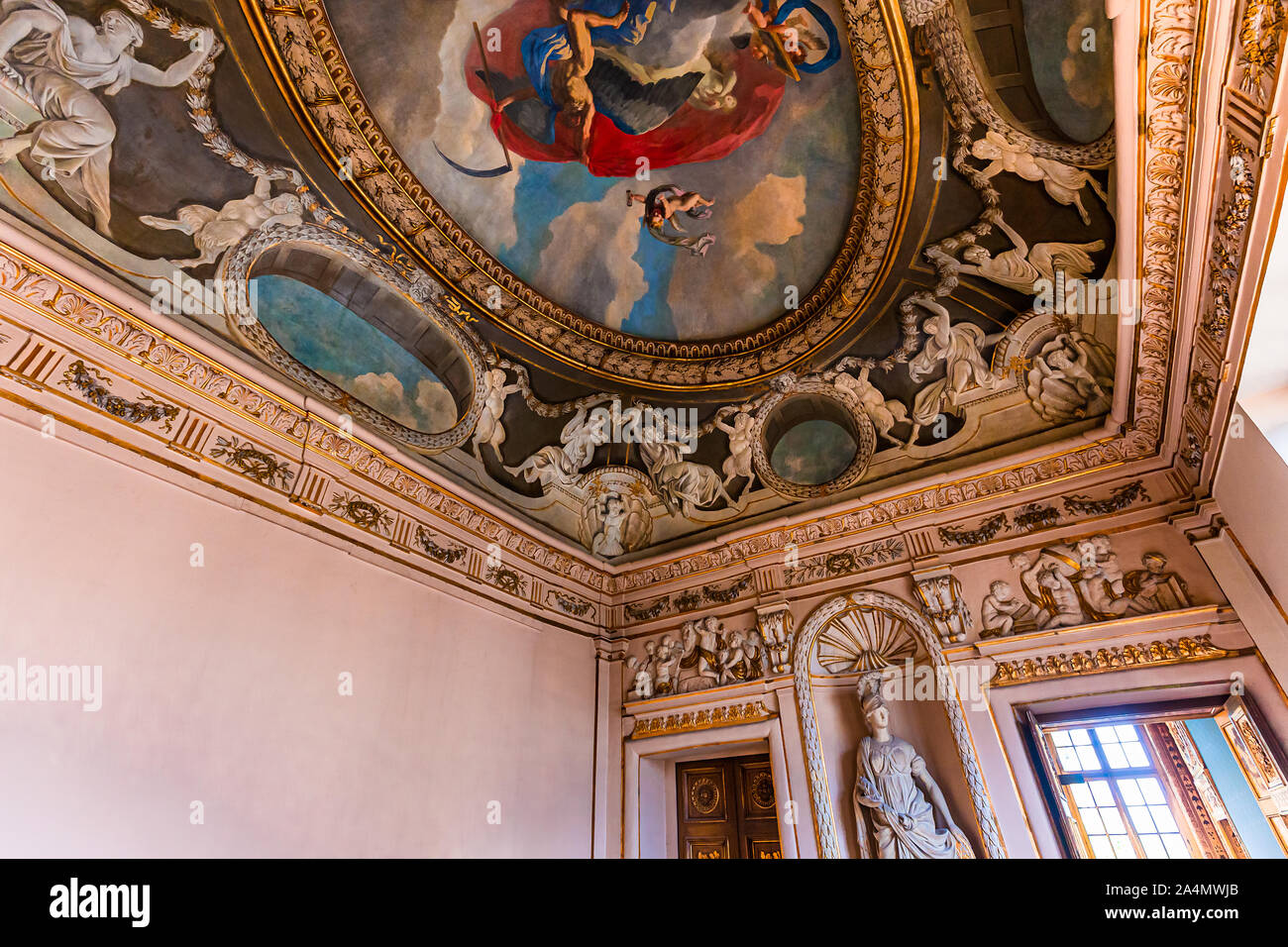PARIS, FRANCE, le 12 octobre 2019 : les intérieurs et décors de l'hôtel de Lauzun, octobre12, en 2019, à Paris, France Banque D'Images