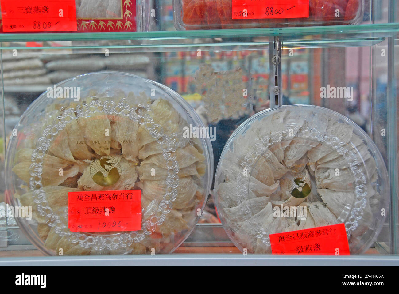 Avaler des nids dans la fenêtre d'un magasin spécialisé, l'île de Hong Kong, Chine Banque D'Images