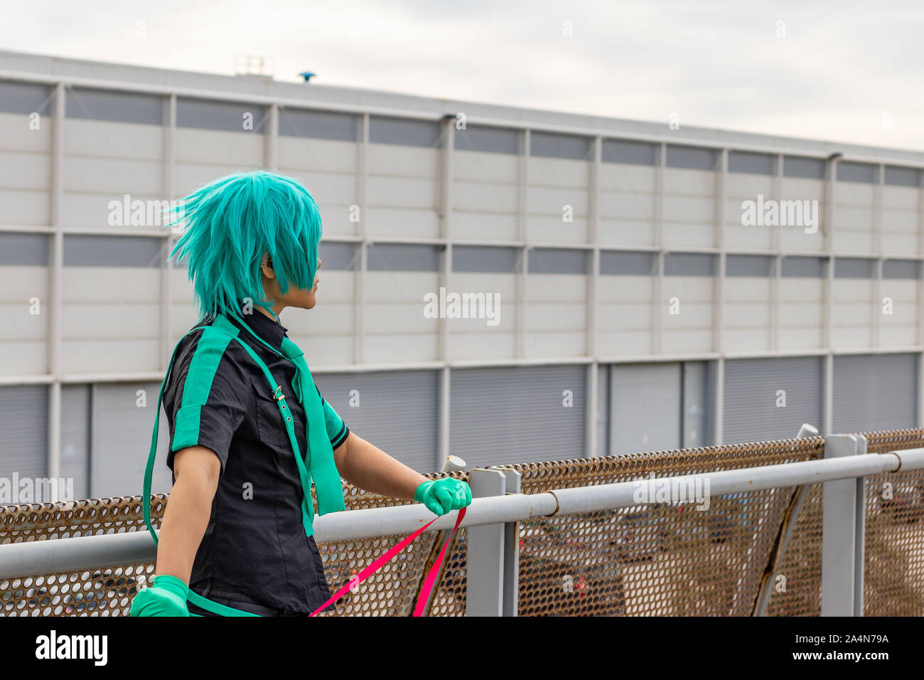 Rome, Italie, 5 avril 2019, la bande dessinée et Cosplayeuse événement appelé 'Romix'. Plans Moyens d'un jeune homme gai en japonais. Noyau dur de fans. Banque D'Images