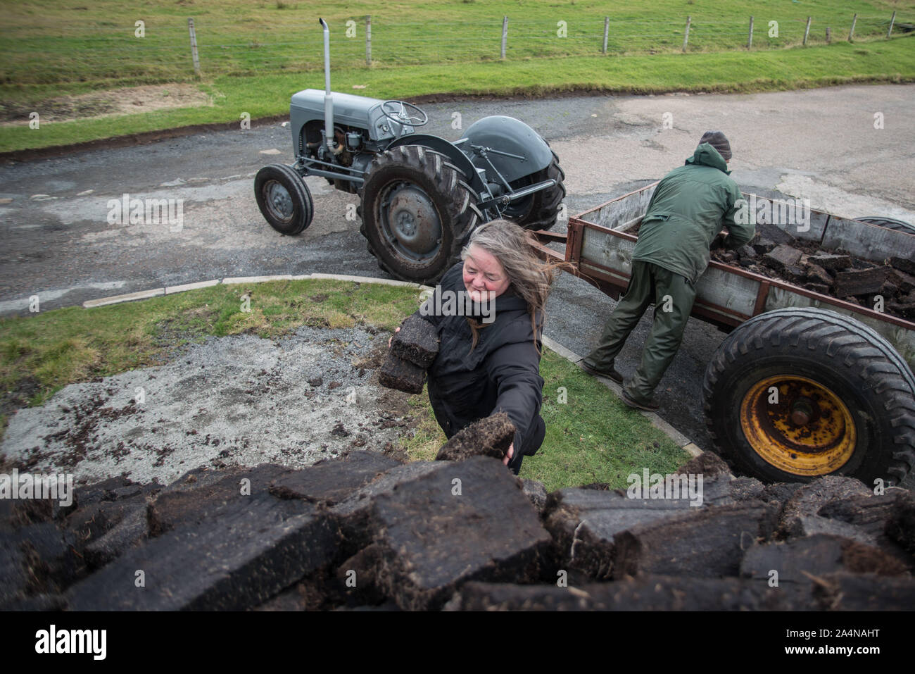Dans Totegan Crofters sur Strathy Point en Écosse Caithness tourbe pile elles ont coupé pour le carburant d'hiver Banque D'Images