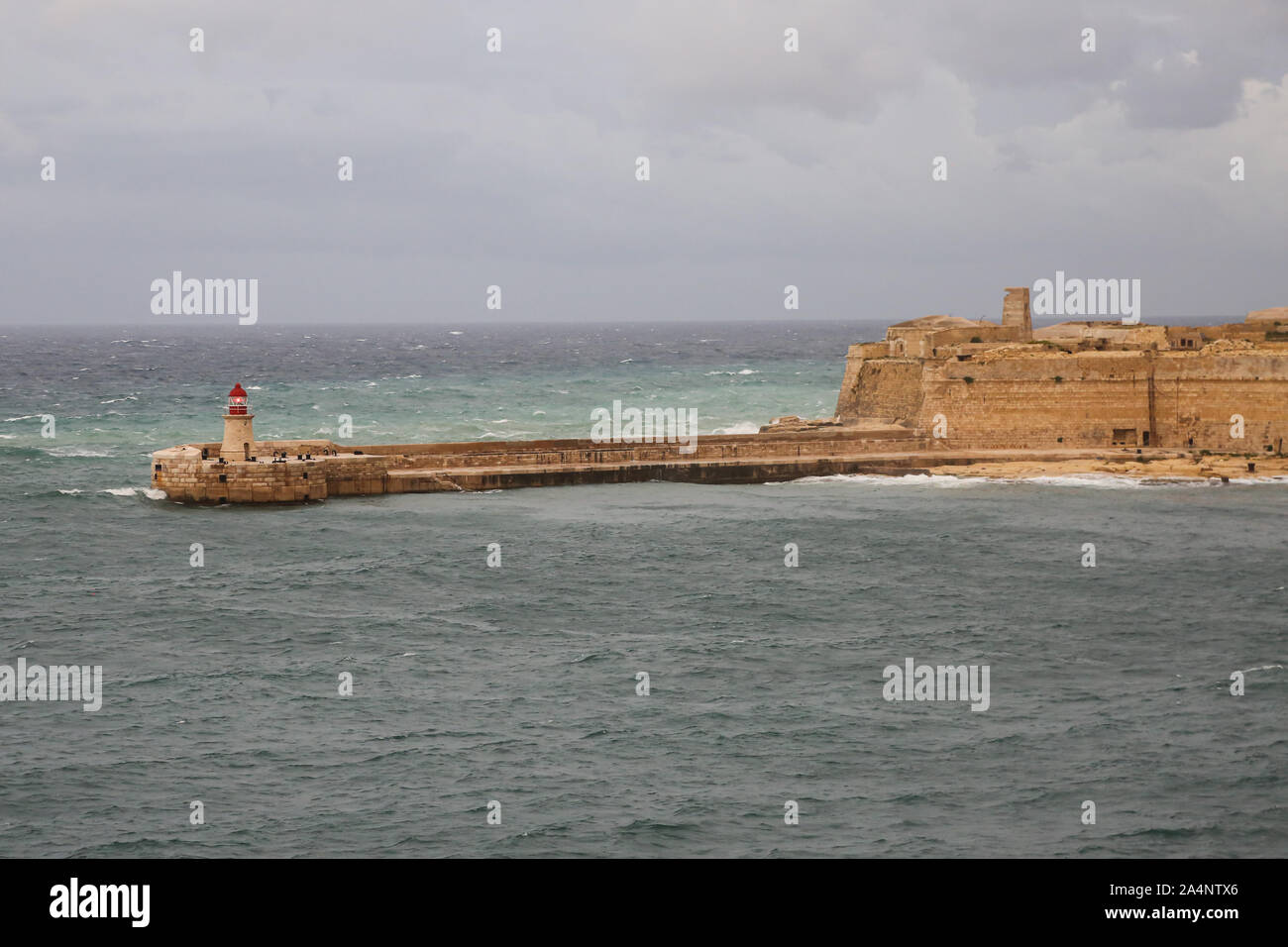 Une vue générale de l'Ricasoli brise-lames Est à l'entrée de La Valette, Grand port sur l'île de Malte Banque D'Images