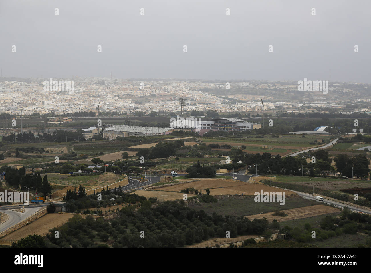 Une vue générale de la Ta Qali National Stadium prises de Mdina, sur l'île de Malte Banque D'Images
