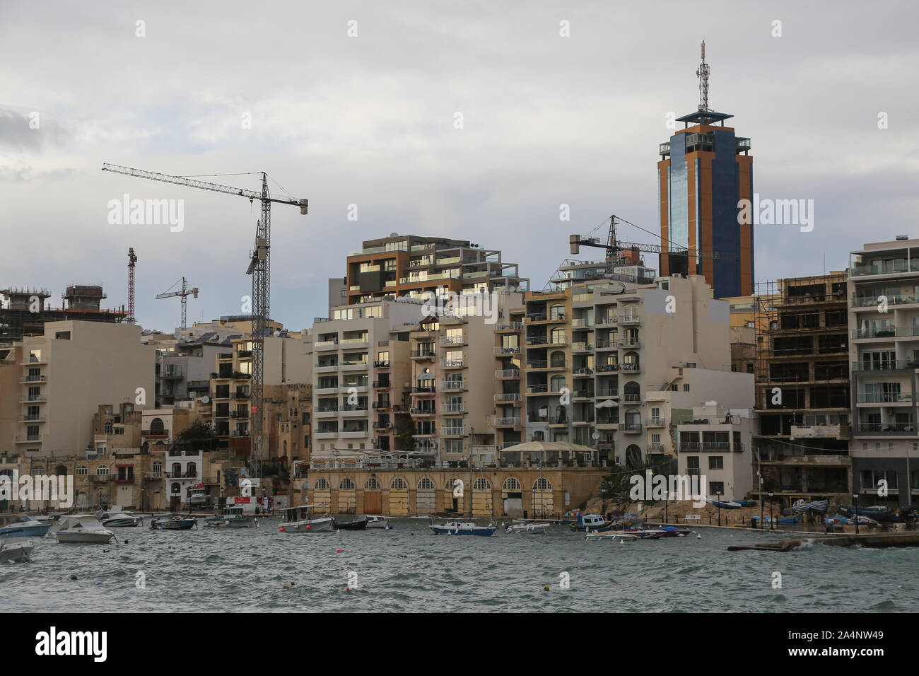Une vue générale de la St Julian's Bay sur l'île de Malte Banque D'Images