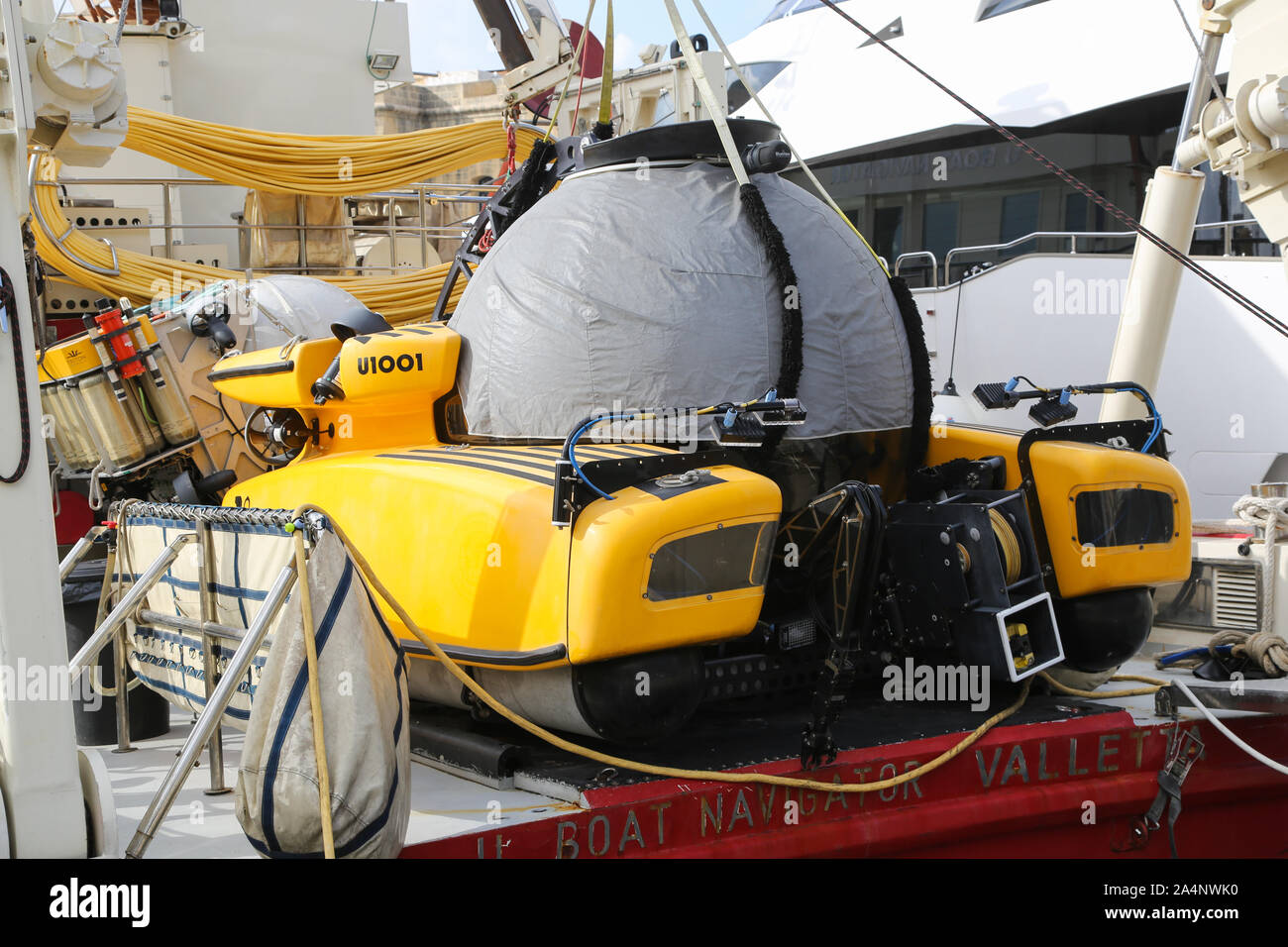 Un Triton 3300/3 sous-marin sur l'arrière de l'U Boat Navigator amarré à Vittoriosa Plaisance sur l'île de Malte Banque D'Images