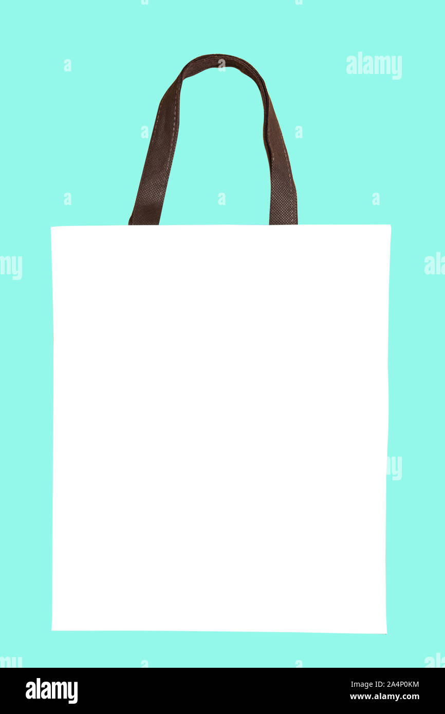 Sac blanc vide sur le fond clair pastel. La conception de la maquette. Panier vide. Banque D'Images