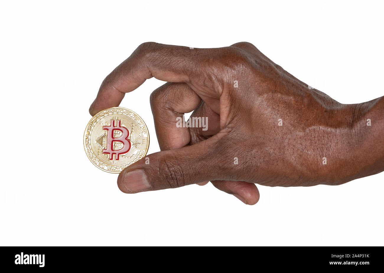 Femme africaine main tenant un bitcoin isolated on white Banque D'Images