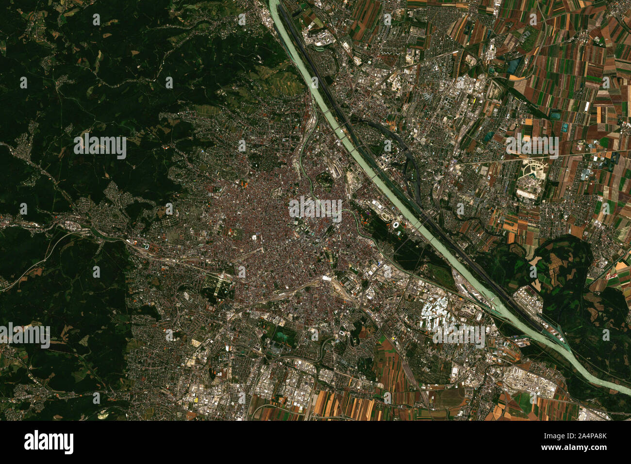 Vienne, la capitale de l'Autriche, vu de l'espace - contient des données Sentinel Copernicus modifiés (2019) Banque D'Images Vienne, la capitale de l'Autriche, vu de l'espace - contient des données Sentinel Copernicus modifiés (2019) Banque D'Images