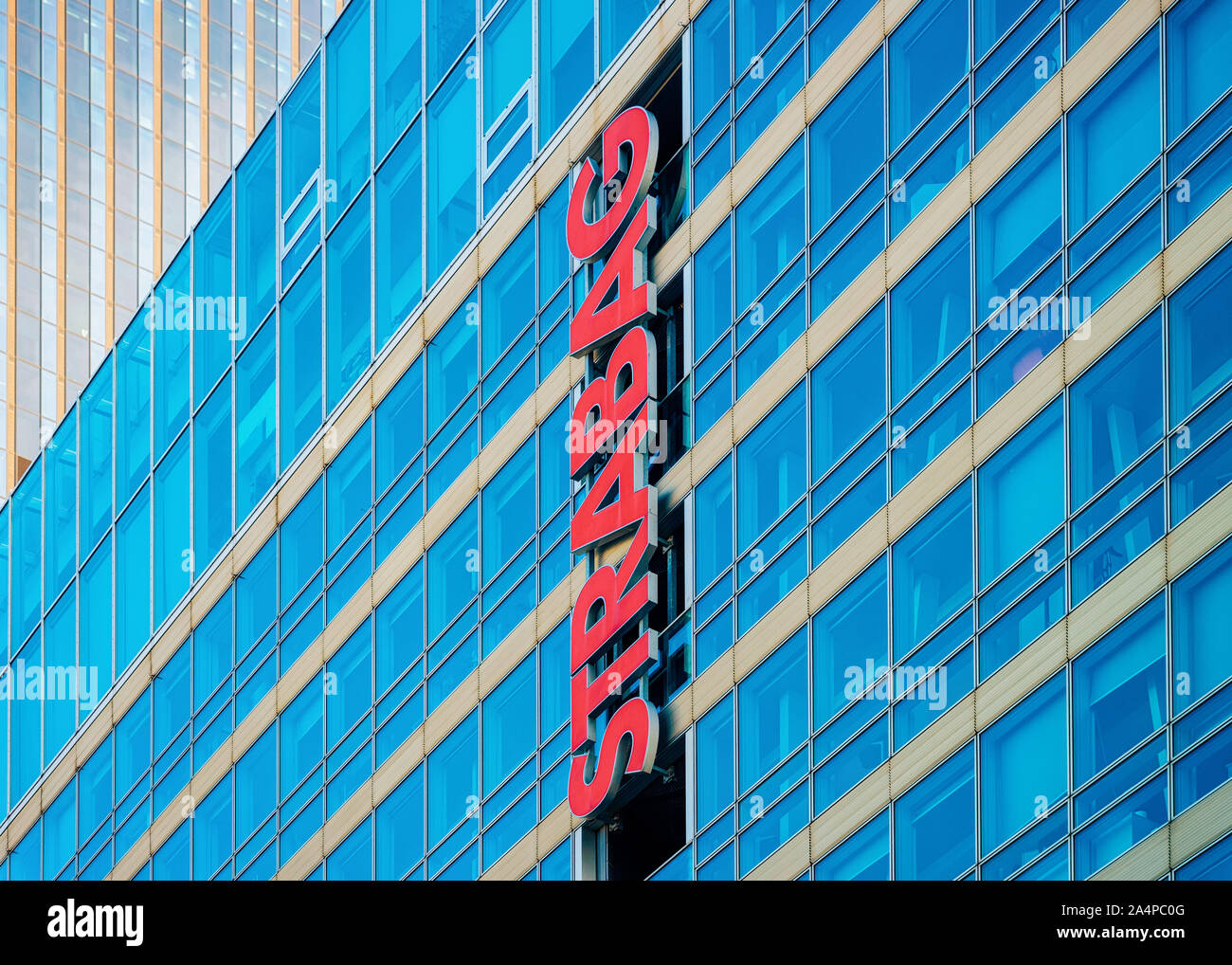 Logo de l'entreprise de construction Strabag avec lettres rouges Banque D'Images