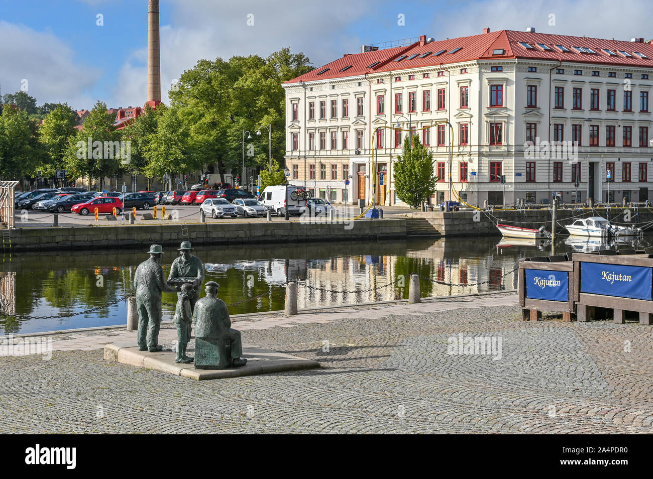 Le petit carré par le marché aux poissons de Göteborg, Suède Groupe Skärgårdsfiskare avec sculpture représentant des pêcheurs de l'archipel de la côte ouest Banque D'Images