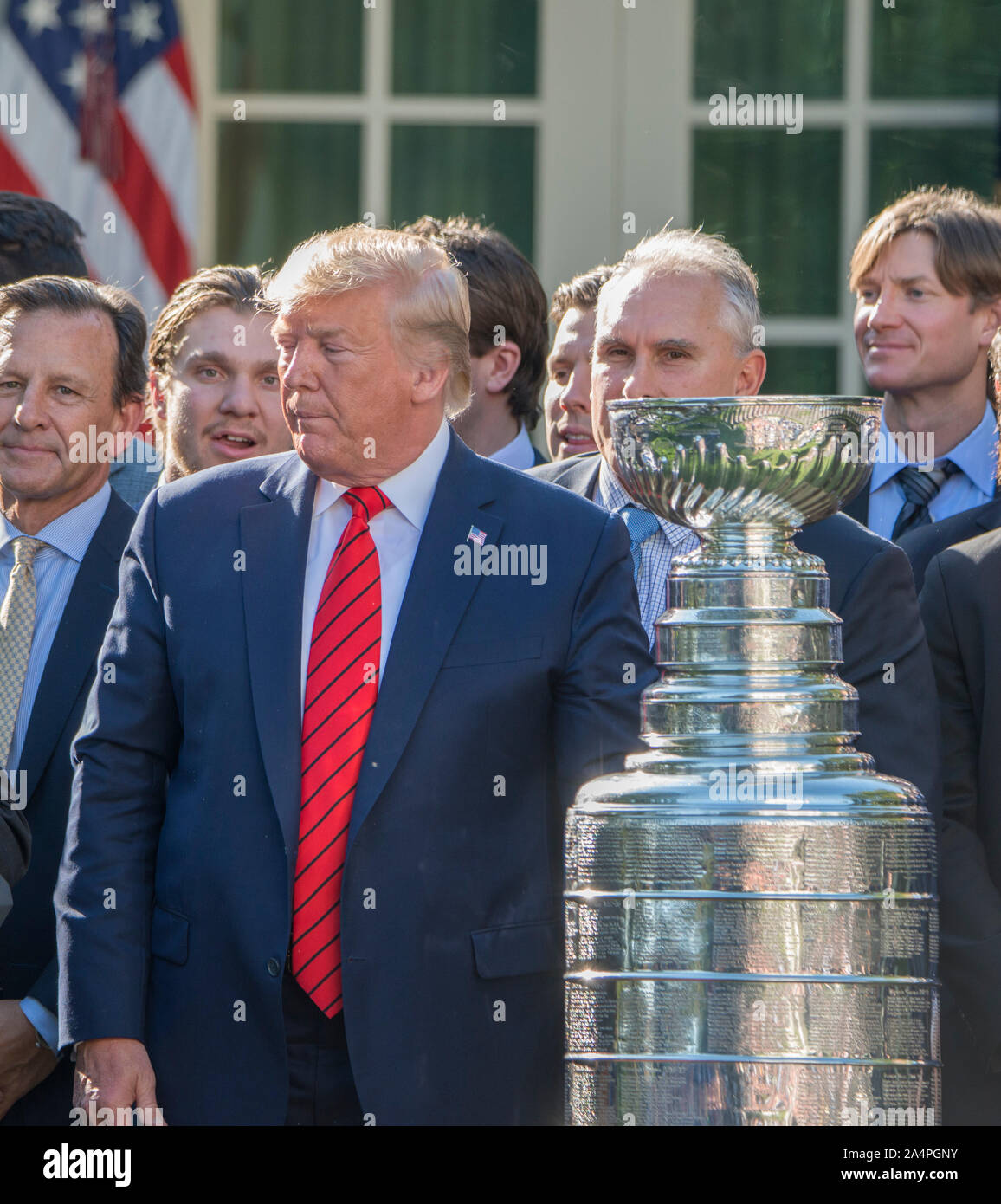 Washington DC, 15 octobre 2019 USA- Le président Donald J. Trump se félicite de la Coupe Stanley 2018, St Louis Blues à la Maison Blanche. La cérémonie d'accueil a eu lieu dans le jardin de roses. Patsy Lynch/MediaPunch Banque D'Images