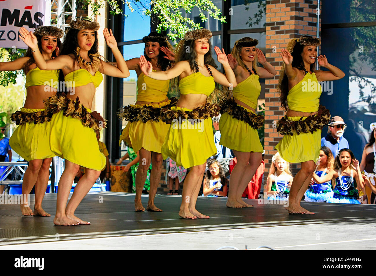 Halau Hula O Ualani Polyenesian hawaïen et danseuses à la Tucson Rencontrez-vous Folk Festival en Arizona Banque D'Images