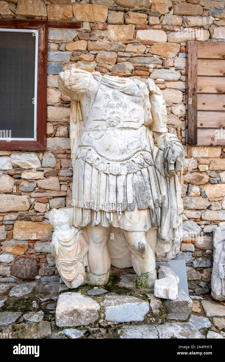 Statue d'un homme dans les ruines d'Aphrodisias Aphrodisias, ville antique a été nommé d'après Aphrodite, la déesse grecque de l'amour. Karacasu, Aydin, Turquie. Banque D'Images