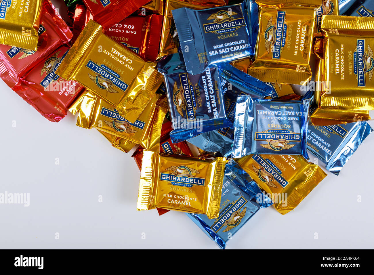 14 octobre 2019 NY USA : marque Ghiradelli chocolats dans la collection de petits Ghirardelli Chocolate Company aux États-Unis. Banque D'Images