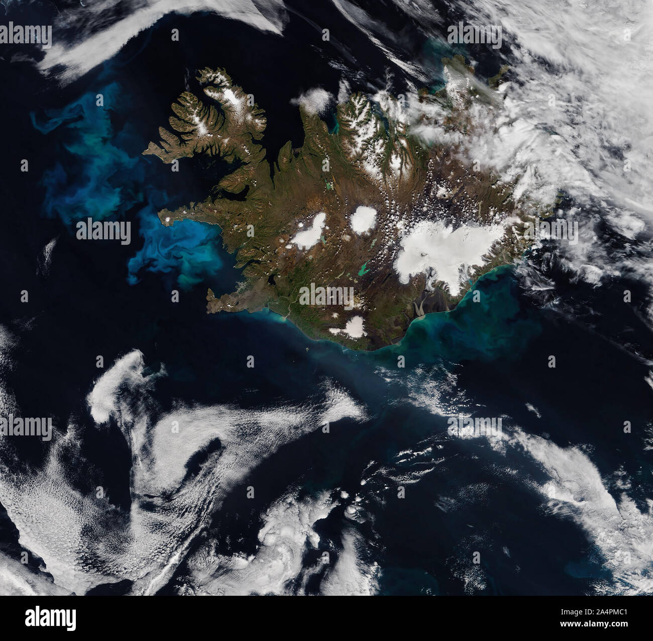 Vue de l'Islande, les proliférations de phytoplancton dans l'océan Atlantique, le 6 juillet 2019, par la NASA/Joshua Stevens/DPA Banque D'Images