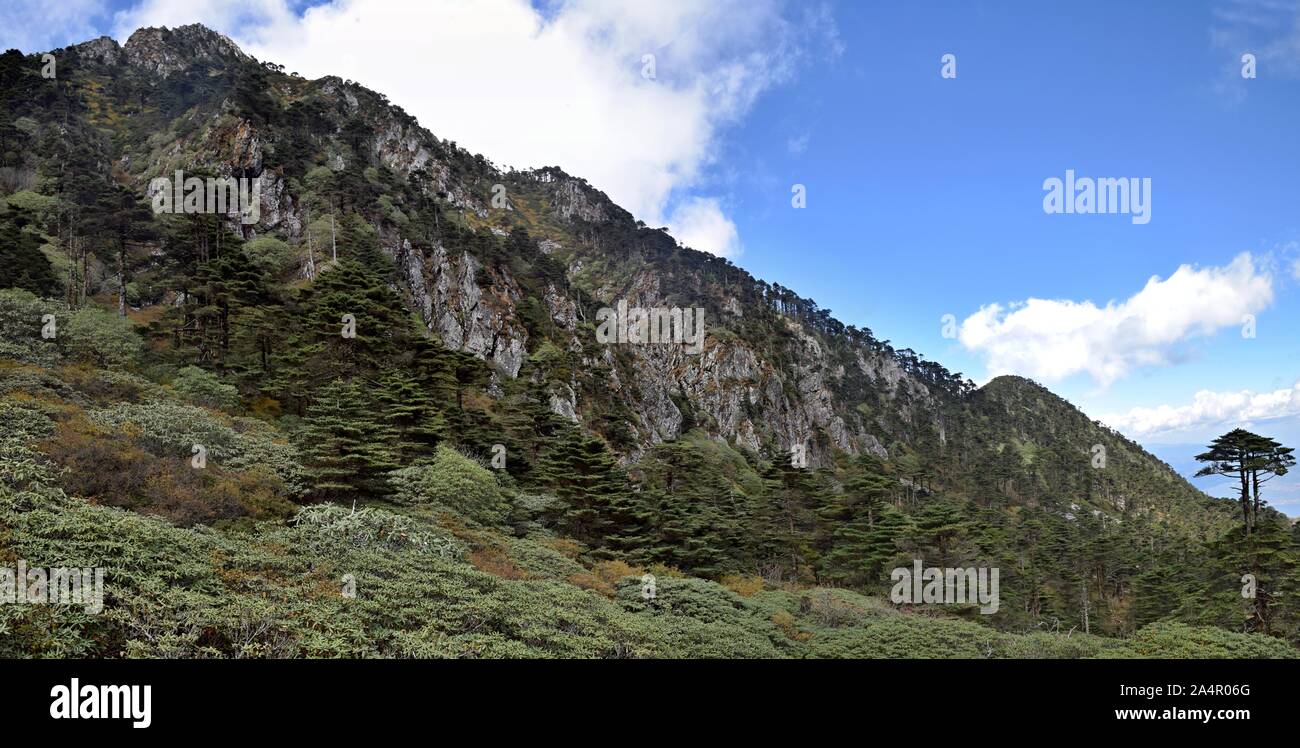 Beau paysage de montagne, la montagne Cang, dans la vieille ville de Dali dans la province du Yunnan en Chine. Banque D'Images