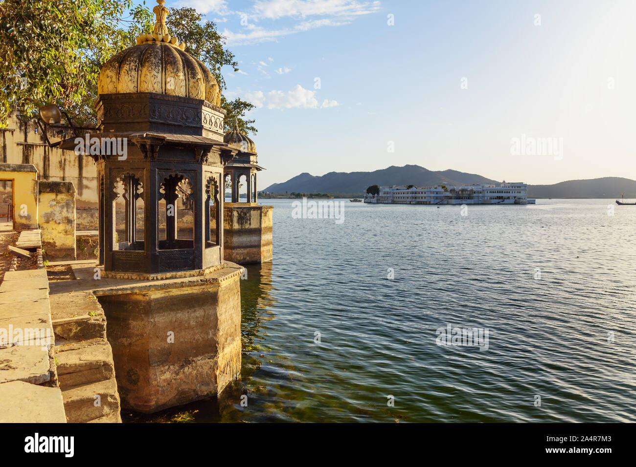 Belvédère sur le lac Pichola à Udaipur. Le Rajasthan. L'Inde Banque D'Images