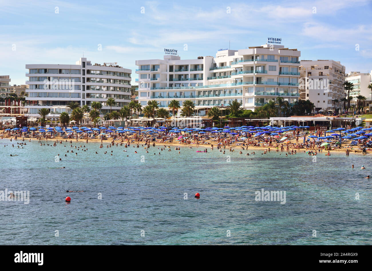 Protaras, Chypre - octobre 10. 2019. Vue de la mer sur la célèbre plage Sunrise Banque D'Images