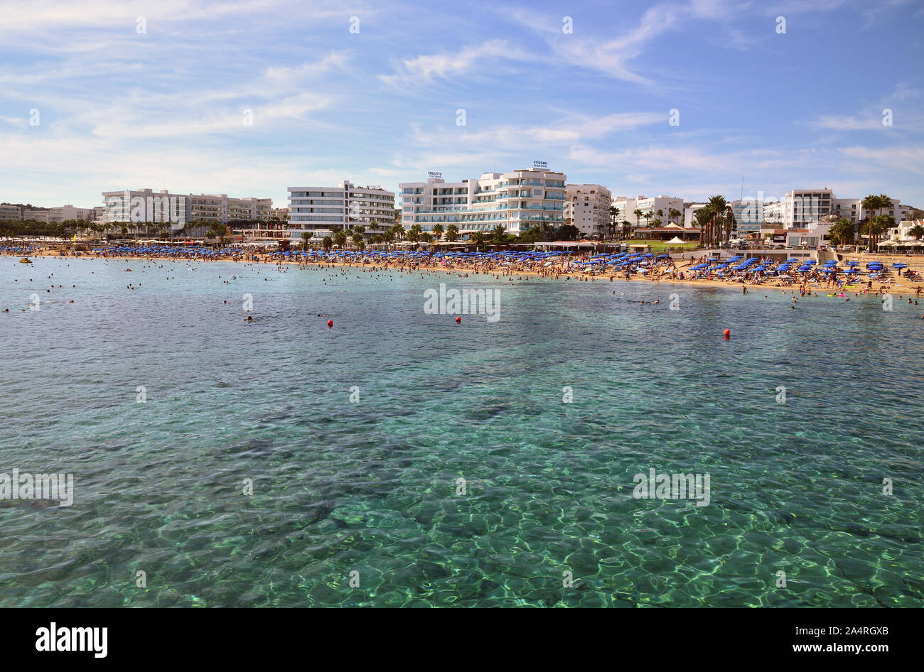 Protaras, Chypre - octobre 10. 2019. Vue de la mer sur la célèbre plage Sunrise Banque D'Images