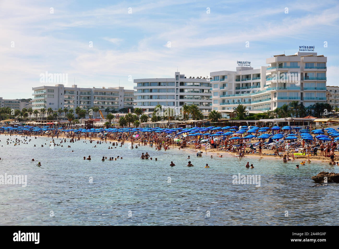 Protaras, Chypre - octobre 10. 2019. Vue de la mer sur la célèbre plage Sunrise Banque D'Images
