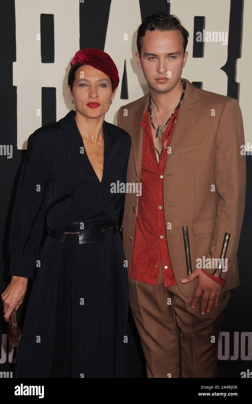 Hollywood, Californie, USA. 15 octobre, 2019. Aria Mojean, Chelsea Winstanley 10/15/2019 Le Los Angeles Premiere de "Jojo Lapin' tenue à l'American Legion Post 43 Hollywood à Los Angeles, CA Photo par Izumi Hasegawa/HollywoodNewsWire.co Crédit : Hollywood News Wire Inc./Alamy Live News Banque D'Images