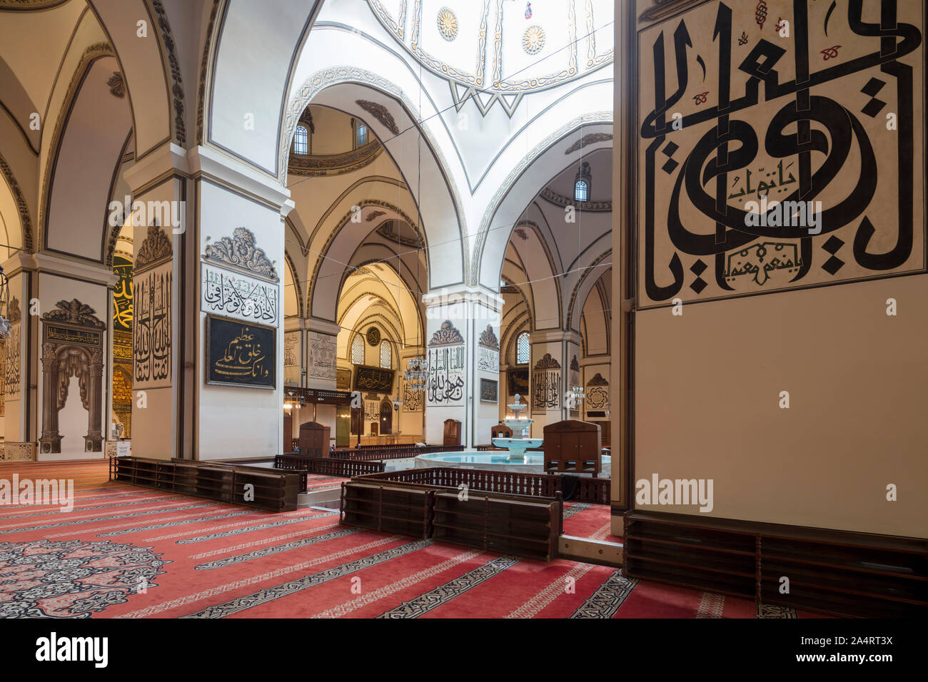 Voir avec le détail de l'écriture miroir calligraphie sur mur, Grande Mosquée de Bursa, Turquie Banque D'Images